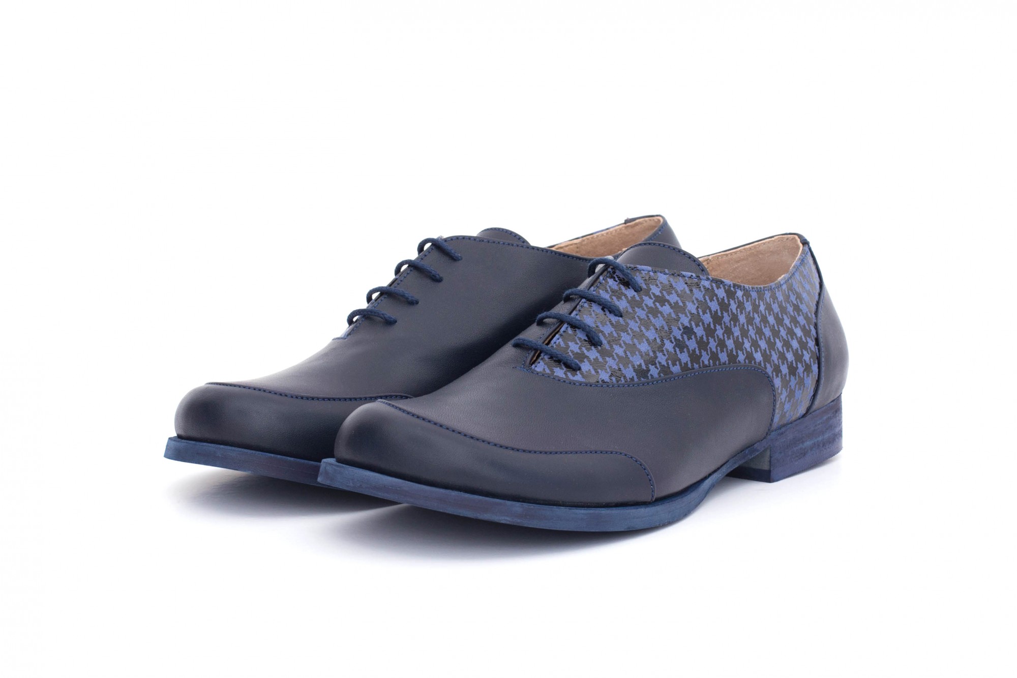 womens lace up flats