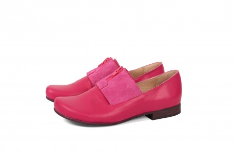 Pink flat shoes