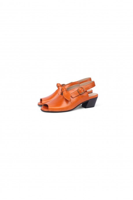 Orange leather sandals. Low heel slingbacks. 