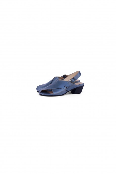 Heeled crossover sandals in blue leather 