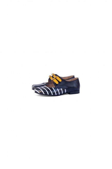 Flat leather summer shoes for women 