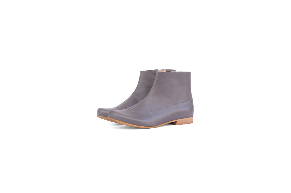 Women’s Grey Flat Leather Boots – Minimal Handmade Style with Side Zipper