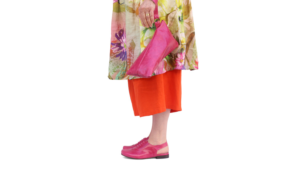 סנדל עור לנשים ורוד פוקסיה דגם אוקספורד עם שרוכים וגב פתוח – עקב נמוך