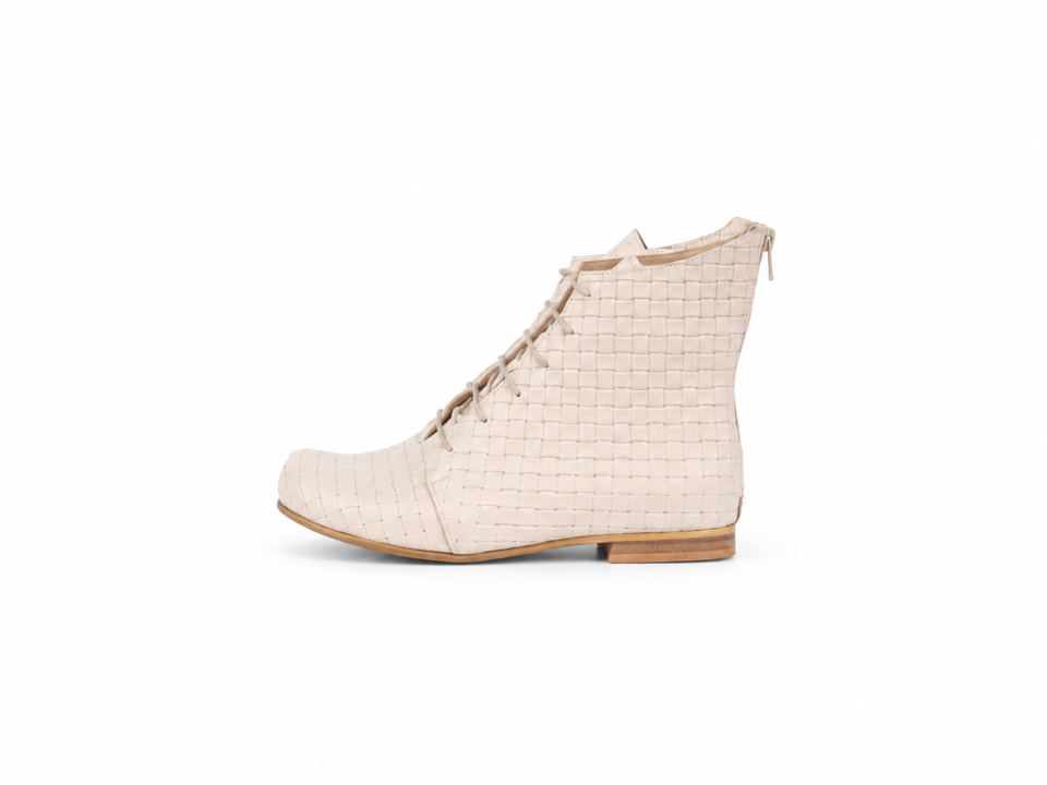 Women’s Off-White Textured Leather Lace-Up Ankle Boots – 1.5 cm Heel